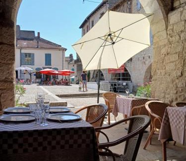 Lauzerte Hostel | au coin perdu