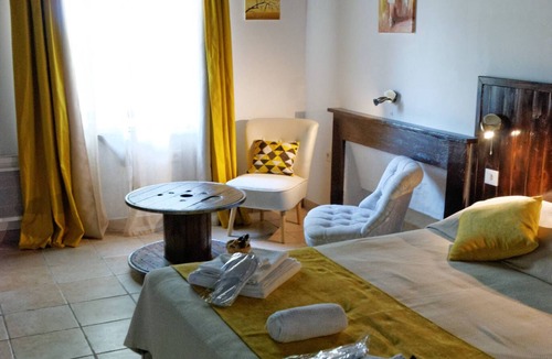 Gillonnay House | Au Dessus de Parady