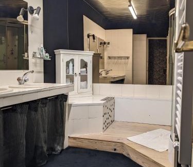 Vic-Fezensac Bed & Breakfast | Au dessus des arcades