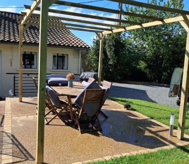 Corgnac-sur-l'Isle House | Au doux rêve gite avec piscine et spa privés