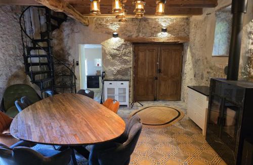 Alby-sur-Cheran House | Au fil de l'eau