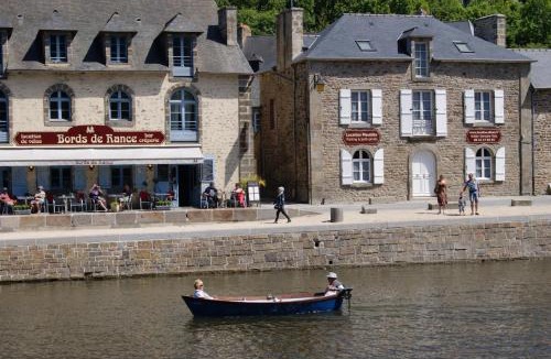 Lanvallay Apartment | Au Fil De L'Eau - Le Bord de Rance