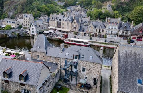Lanvallay Apartment | Au Fil De L'Eau - Le Bord de Rance