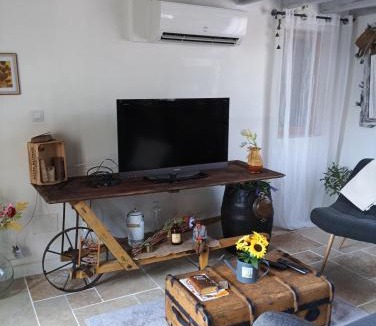 Chatillon-sur-Broue House | Au fils des Saisons