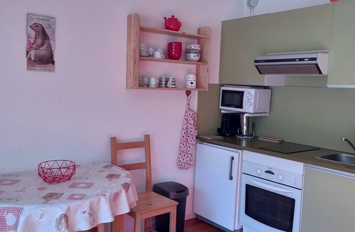 Saint-Etienne-de-Tinee Apartment | Auron studio sleeps 4, south facing