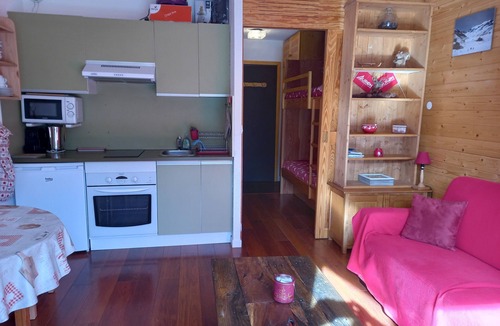 Saint-Etienne-de-Tinee Apartment | Auron studio sleeps 4, south facing