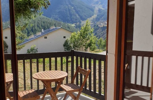 Saint-Etienne-de-Tinee Apartment | Auron studio sleeps 4, south facing