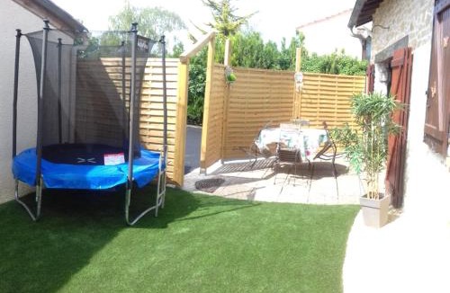 Neuville-de-Poitou Bed & Breakfast | Au gué du bois