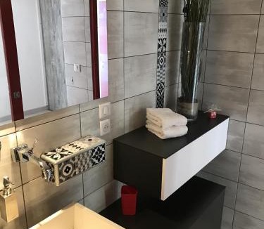 Vernosc-les-Annonay Bed & Breakfast | Au Hangar