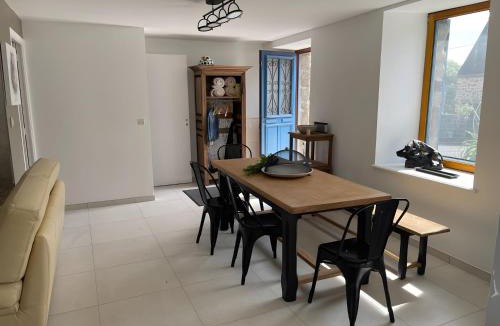 Roz-sur-Couesnon House | Au Mont D'en Face - Les Hortensias