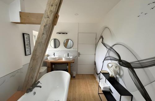 Roz-sur-Couesnon House | Au Mont D'en Face - Les Hortensias