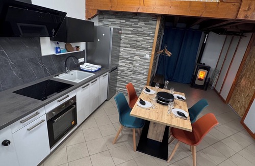 Les Piards Ski Chalet | Au P'tit Chalet. Pets allowed
