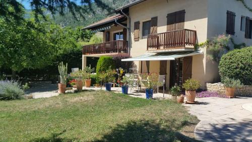 Espinasses Apartment | Au Paradis des Grillons