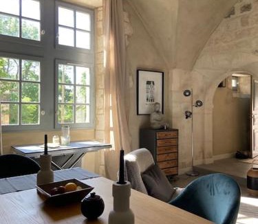 Lussan Apartment | Au pays de Gide appart feutré dans un château
