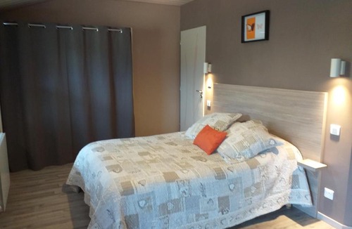 Saint-Martin-du-Frene Bed & Breakfast | Au petit bonheur