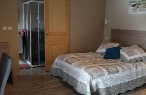 Saint-Martin-du-Frene Bed & Breakfast | Au petit bonheur