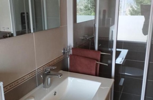 Saint-Martin-du-Frene Bed & Breakfast | Au petit bonheur