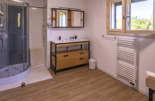 Hautefage-la-Tour Bed & Breakfast | Au petit bonheur "bed and breakfast with shared pool".