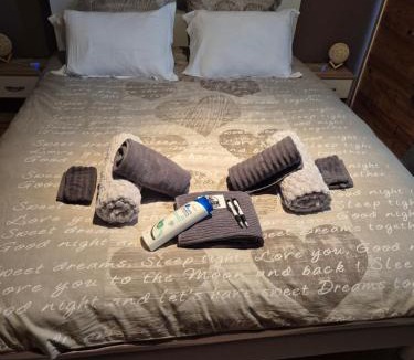 Hautefage-la-Tour Bed & Breakfast | AU Petit Bonheur