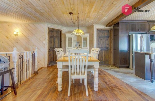 Bury House | Au Petit Bonheur | Waterfront Eastern Townships