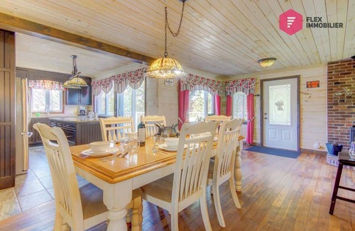 Bury House | Au Petit Bonheur | Waterfront Eastern Townships