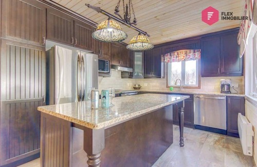 Bury House | Au Petit Bonheur | Waterfront Eastern Townships
