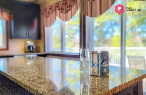 Bury House | Au Petit Bonheur | Waterfront Eastern Townships