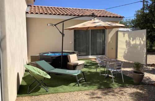 Sillans-la Cascade Bed & Breakfast | Au Petit Bueix