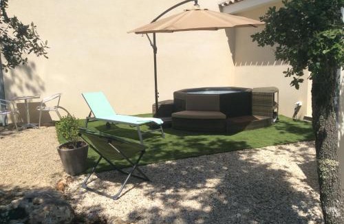 Sillans-la Cascade Bed & Breakfast | Au Petit Bueix