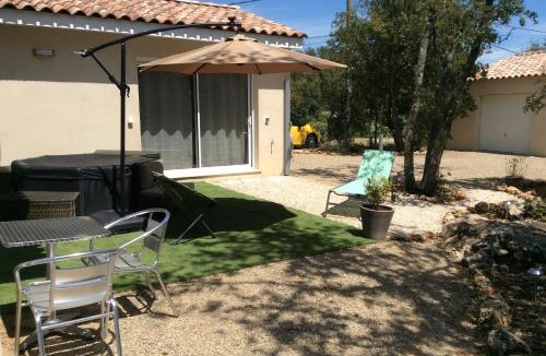 Sillans-la Cascade Bed & Breakfast | Au Petit Bueix