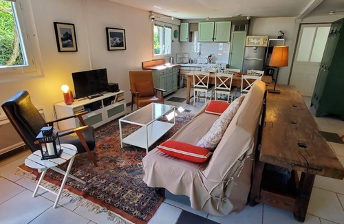 Bagneres-de-Luchon Apartment | Au Petit Sequoia - Appt avec vue montagne