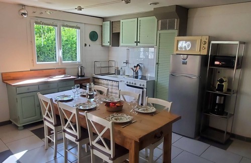Bagneres-de-Luchon Apartment | Au Petit Sequoia - Appt avec vue montagne