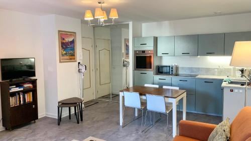 Bagneres-de-Luchon Apartment | Au pied des télécabines, T2, parking, cave, ascenseur