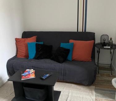Le Bourg Apartment | Au pied du centre ville - Mignon petit studio climatisé