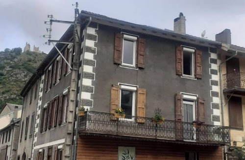 Tarascon-sur-Ariege House | AU Pied DU Chateau Miglos