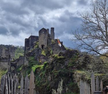 Saint-Privat House | Au pied du Frêne