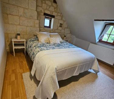 Gennes-Val-de-Loire Bed & Breakfast | Au pied du Lavoir chambre Germaine