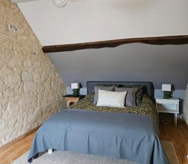Gennes-Val-de-Loire Bed & Breakfast | Au pied du Lavoir Chambre Odile