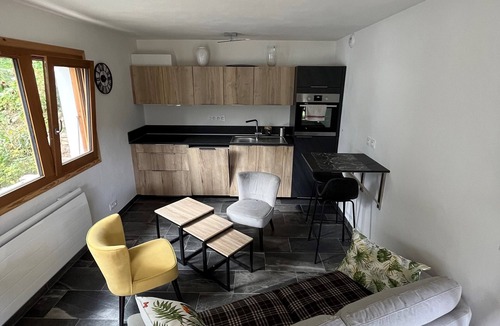 Saint-Nicolas-de-Veroce Apartment | Au Pied du Mont Blanc, au Coeur D'un Village Typique de Montagne