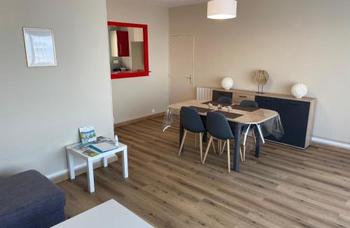 Veulettes-sur-Mer Apartment | Au point de vue : Appartement face à la mer.