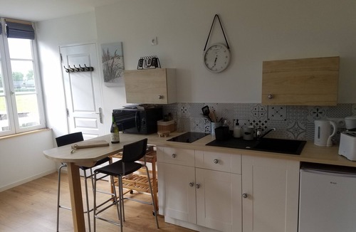 Equemauville Apartment | Au raidillon - Bright studio overlooking Honfleur