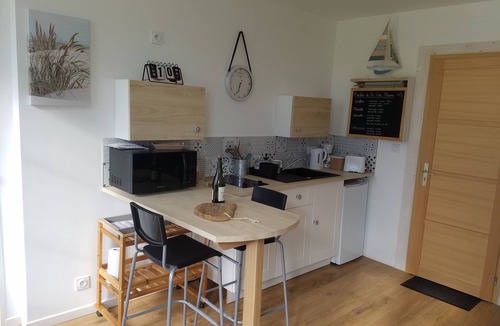 Equemauville Apartment | Au raidillon - Bright studio overlooking Honfleur