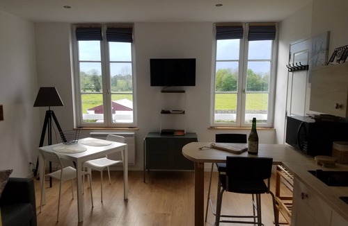 Equemauville Apartment | Au raidillon - Bright studio overlooking Honfleur