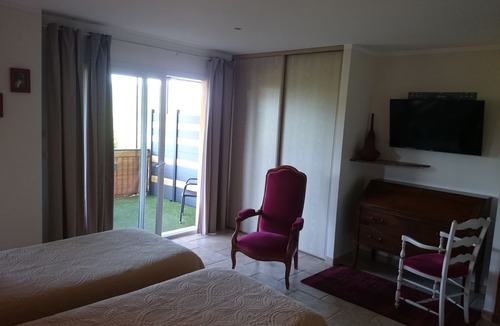 Bagnols-en-Foret Hotel | Au Relais Provencal