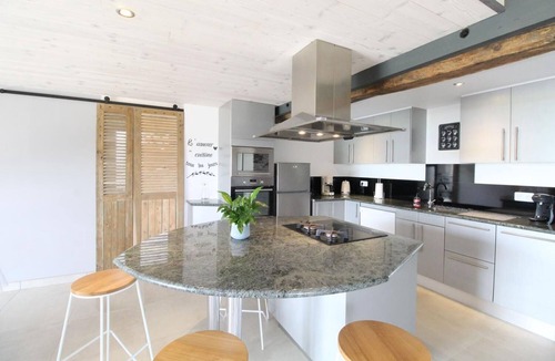 La Jumelliere House | "Au Tour des Sens "