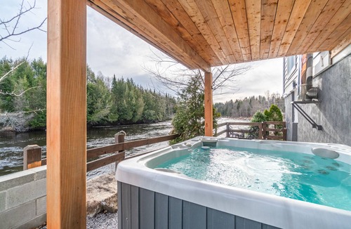 Huberdeau Ski Chalet | Au Tournant de La Rouge ♥ Spa & Sauna Vibe ☼