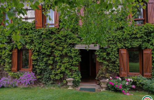 Izaut-de-l'Hotel House | Au village