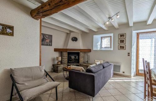 Jurvielle House | Au village