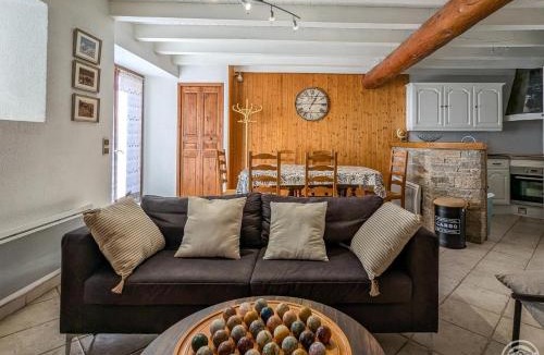 Jurvielle House | Au village