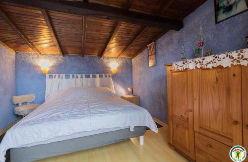 Roques House | Au village